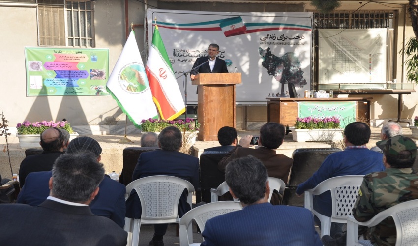ساداتی‌نژاد در بازدید از نهالستان طرق در مشهد: احیای اراضی و کاشت درخت از نشانه‌های آبادانی کشور است