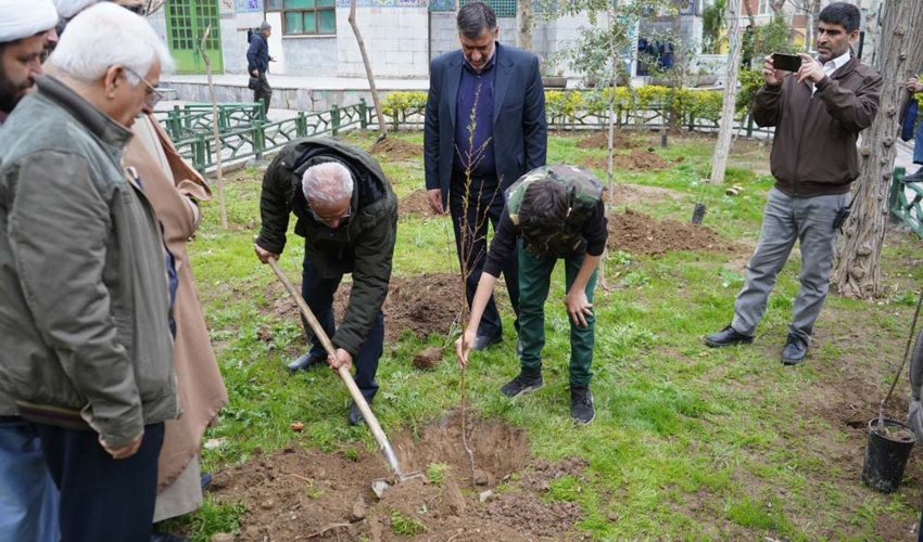 گزارش تصویری / برگزاری مراسم درختکاری در آستان مقدس امام‌زادگان عبدالله و زید علیهماالسلامگ
